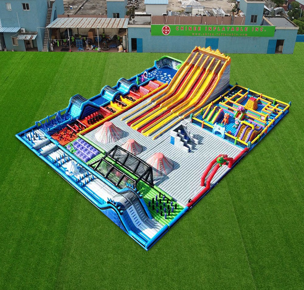 GF2-122 Inflatable game park