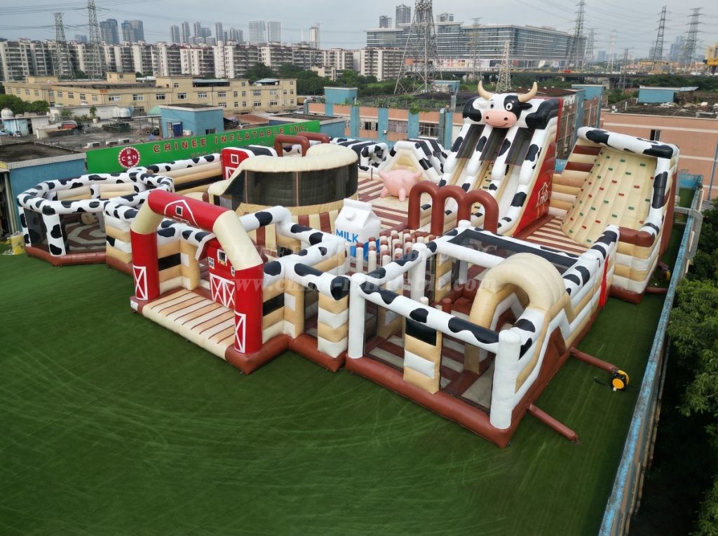 GF3-129 Cow Theme Inflatable Park