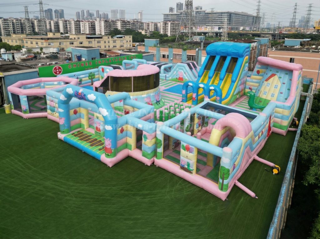 GF3-207 Peppa Pig Theme Inflatable Park