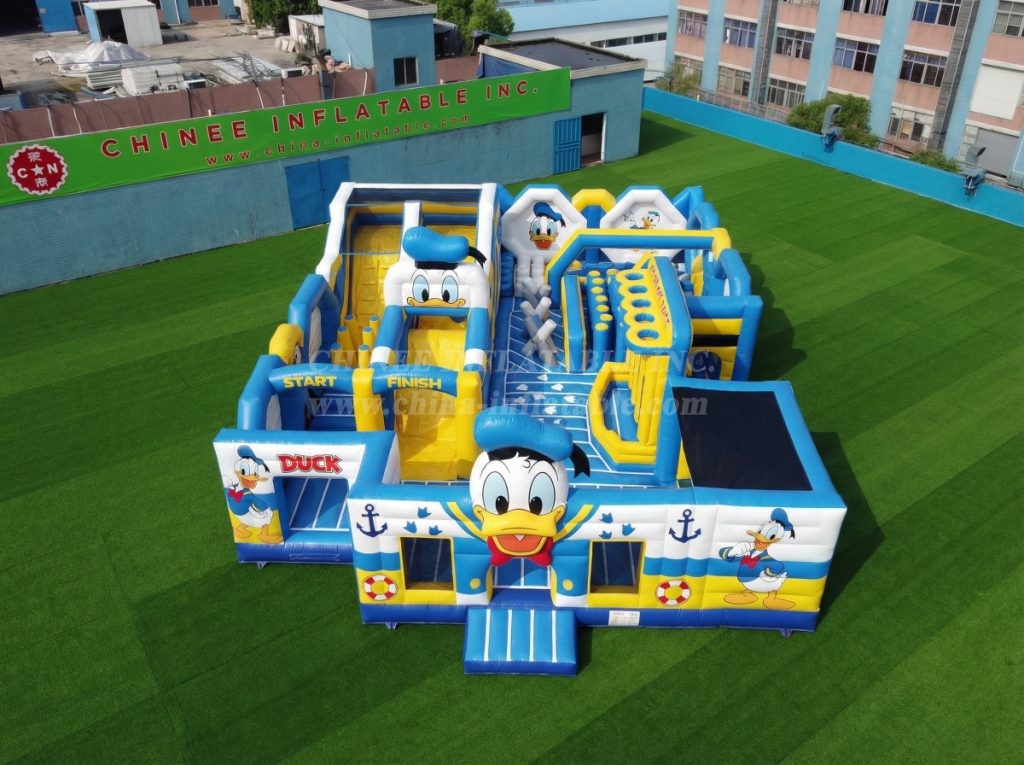 GF3-311 Donald Duck Theme Inflatable Park