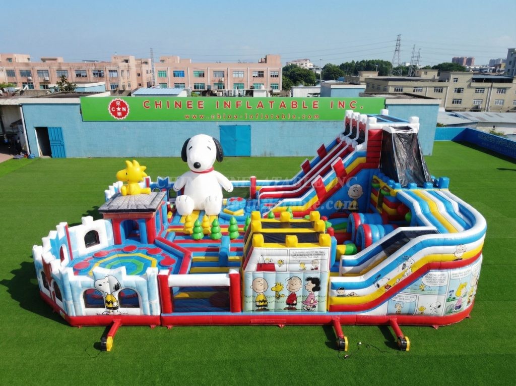 GF3-492 Snoopy Theme Inflatable Park