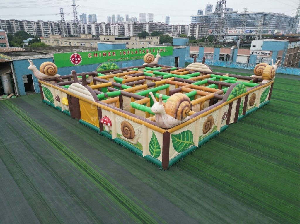 MAZE1-138 Snail Theme Inflatable Maze