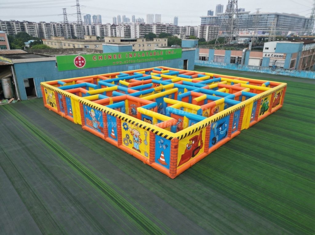 MAZE1-20 Bob the Builder Theme Inflatable Maze