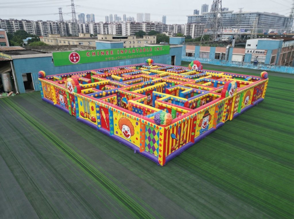 MAZE1-33 Clown Theme Inflatable Maze