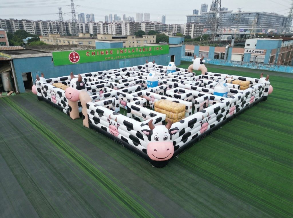MAZE1-35 Cow Theme Inflatable Maze