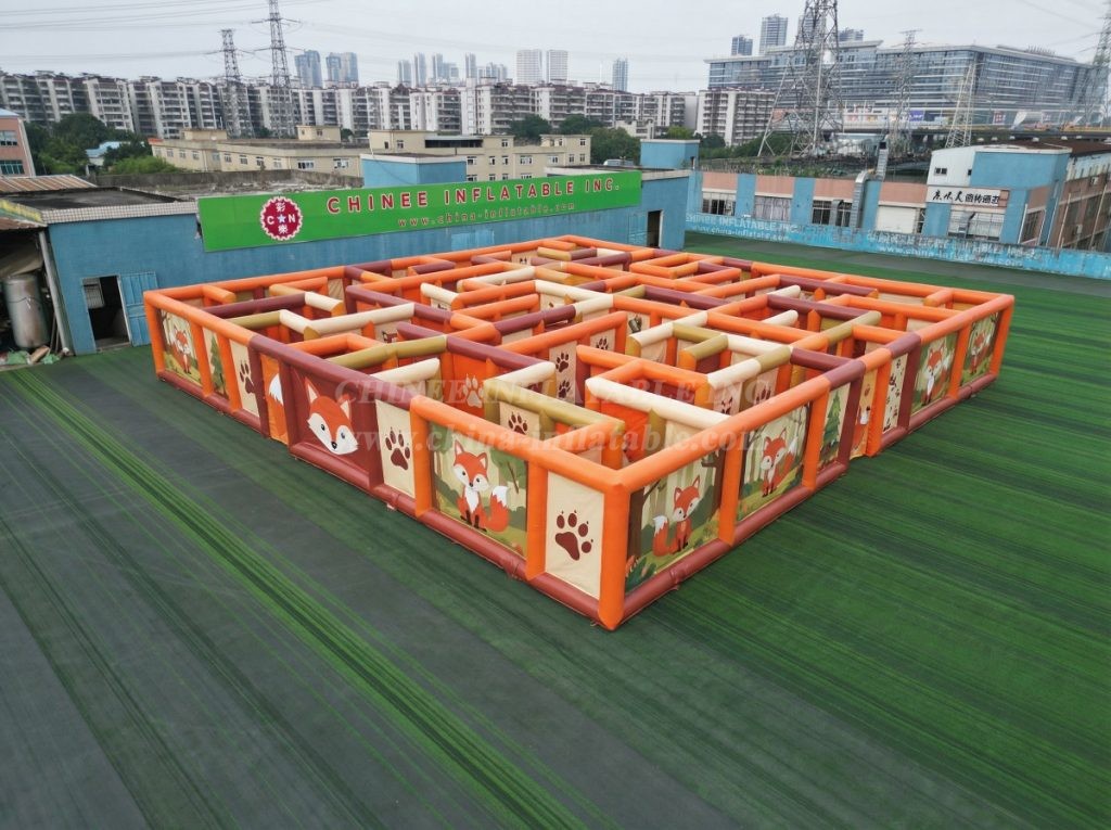 MAZE1-60 Fox Theme Inflatable Maze