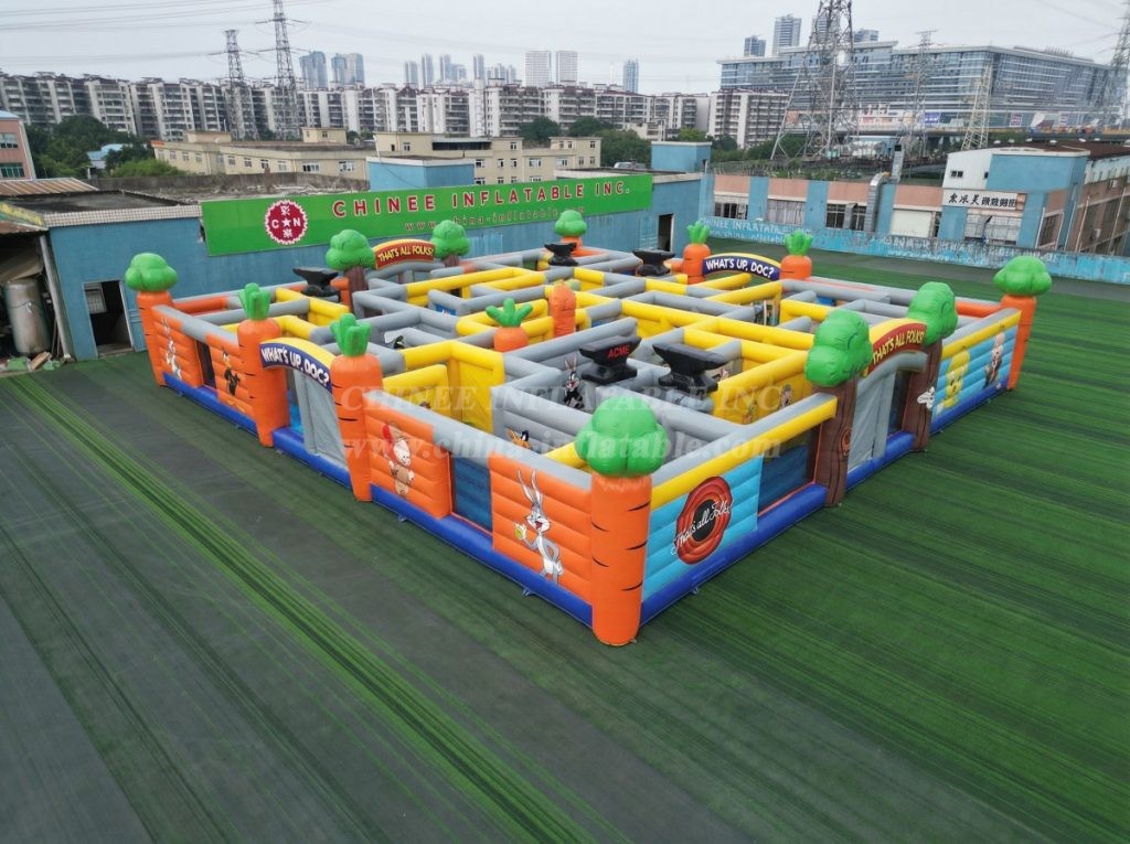 MAZE1-85 Looney Tunes Theme Inflatable Maze