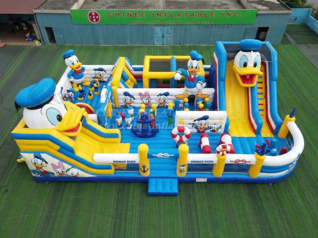 GF3-594 Donald Duck Theme Inflatable Park