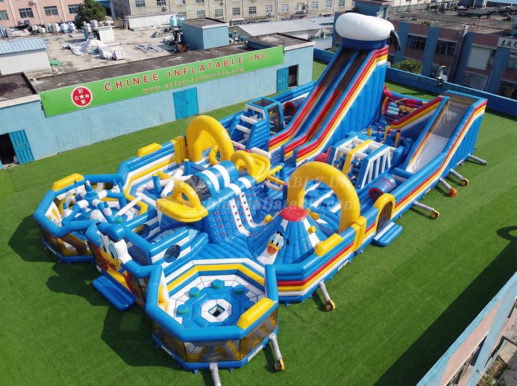 GF3-1064 Donald Duck Theme Inflatable Park