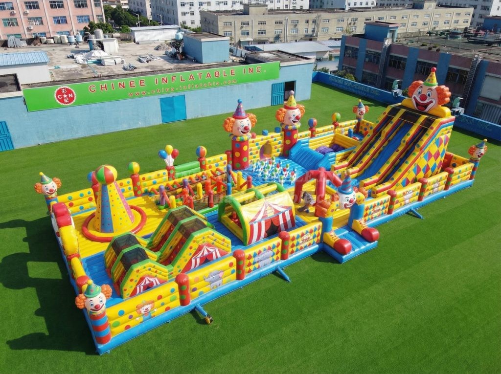 GF3-1135 Clown Theme Inflatable Park