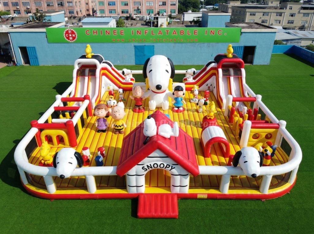 GF3-1394 Snoopy Theme Inflatable Park