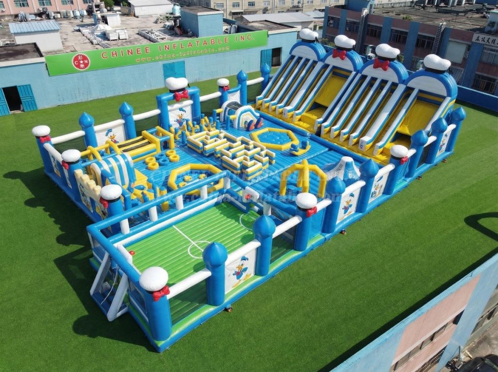 GF3-656 Donald Duck Theme Giant Inflatable Park
