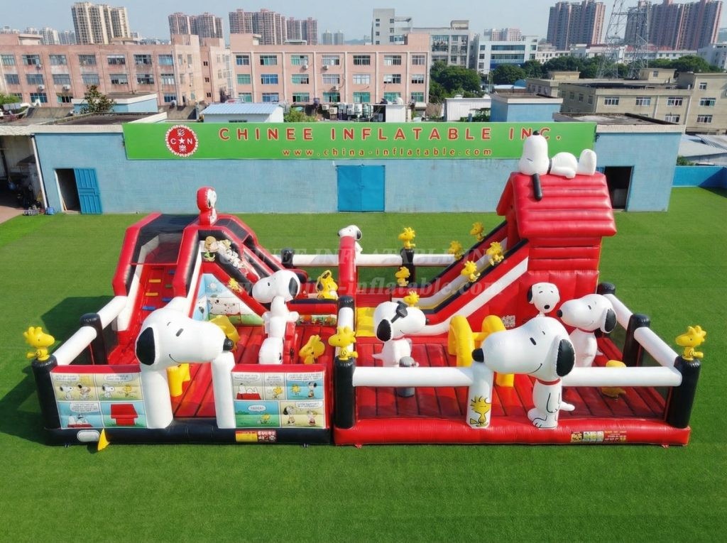 GF3-876 Snoopy Theme Inflatable Park