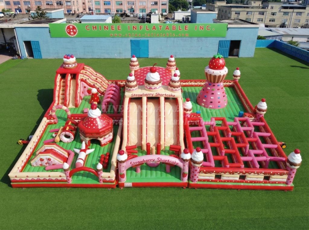 GF3-926 Strawberry Shortcake Theme Inflatable Park