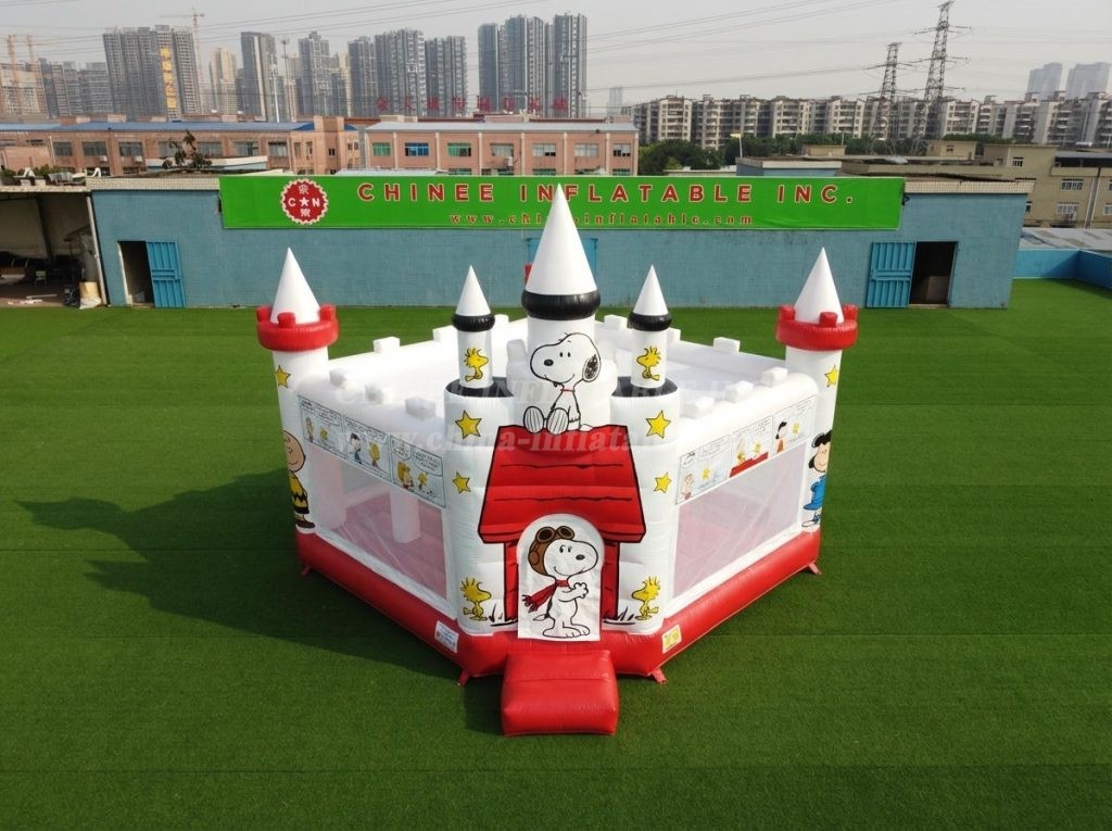 T5-3289 Snoopy Theme Inflatable Castle