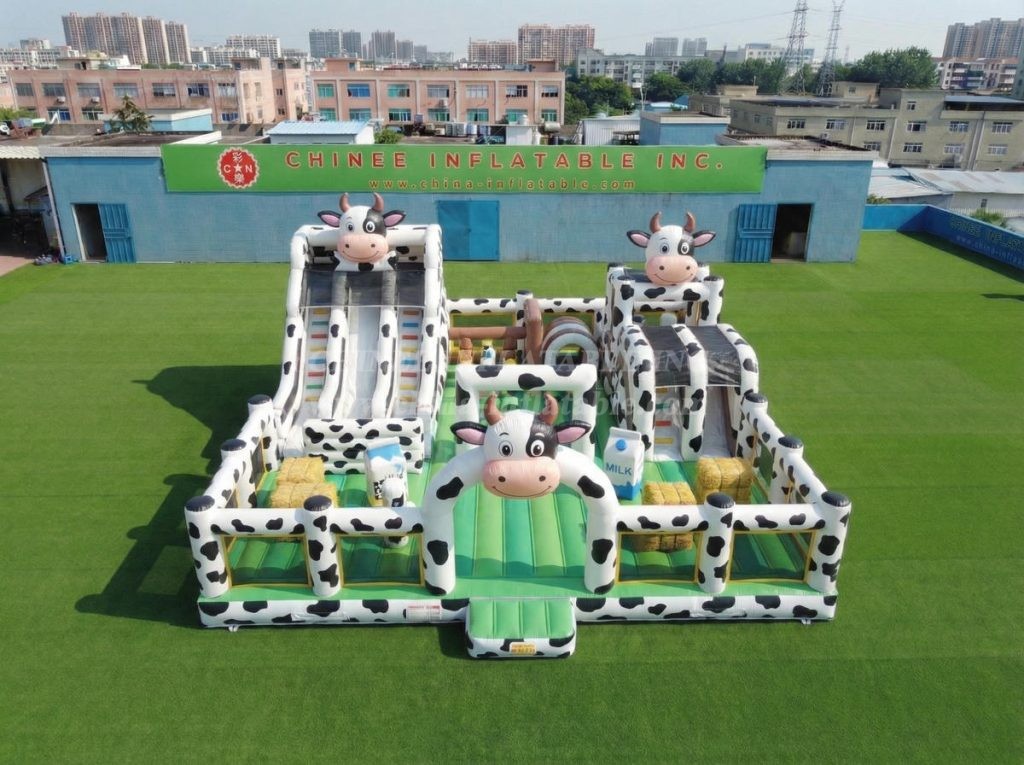 T6-7061 Cow Theme Inflatable Amusement