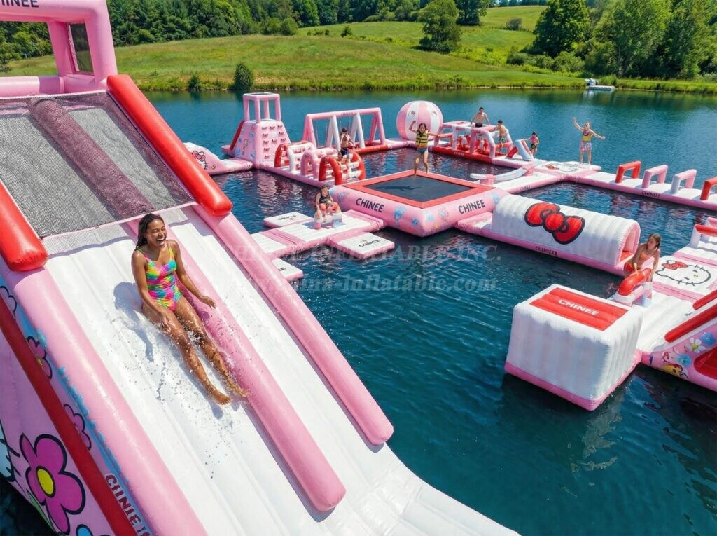 S615 Hello Kitty Theme Inflatable Water Park