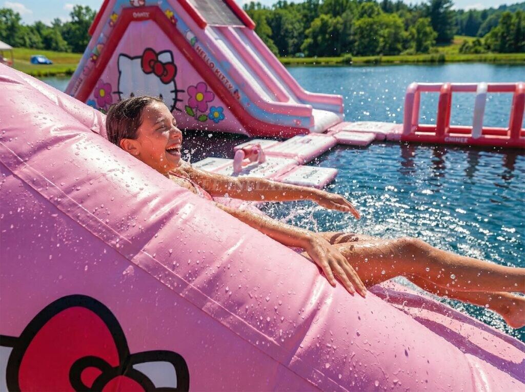 S615 Hello Kitty Theme Inflatable Water Park