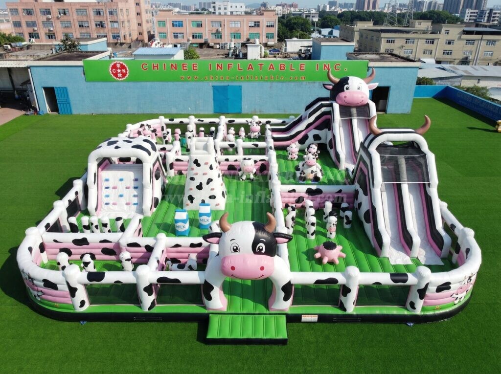 GF3-1445 Cow Theme Inflatable Playground