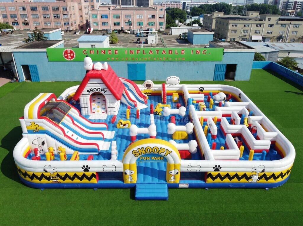 GF3-1511 Snoopy Theme Inflatable Playground