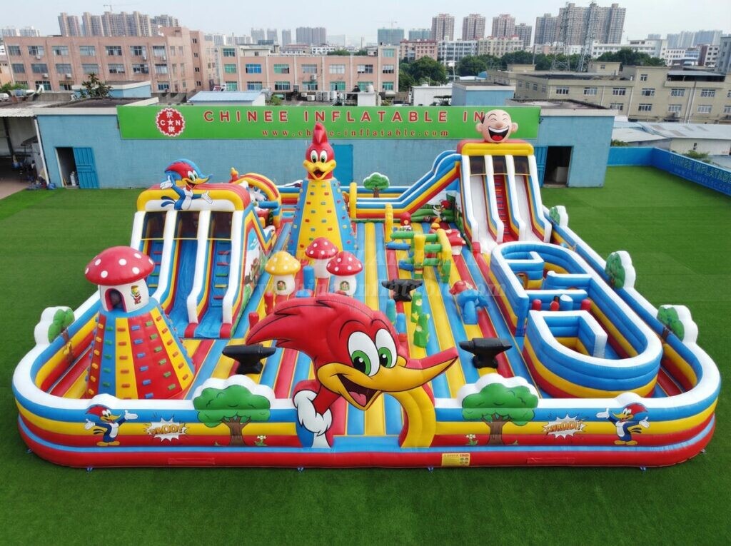 GF3-1569 Woody Woodpecker Theme Inflatable Park