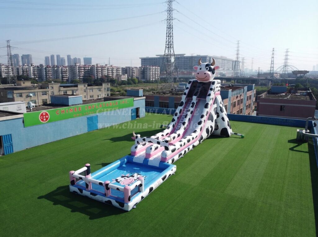 GS2-116 Cow Theme Giant Inflatable Water Slide