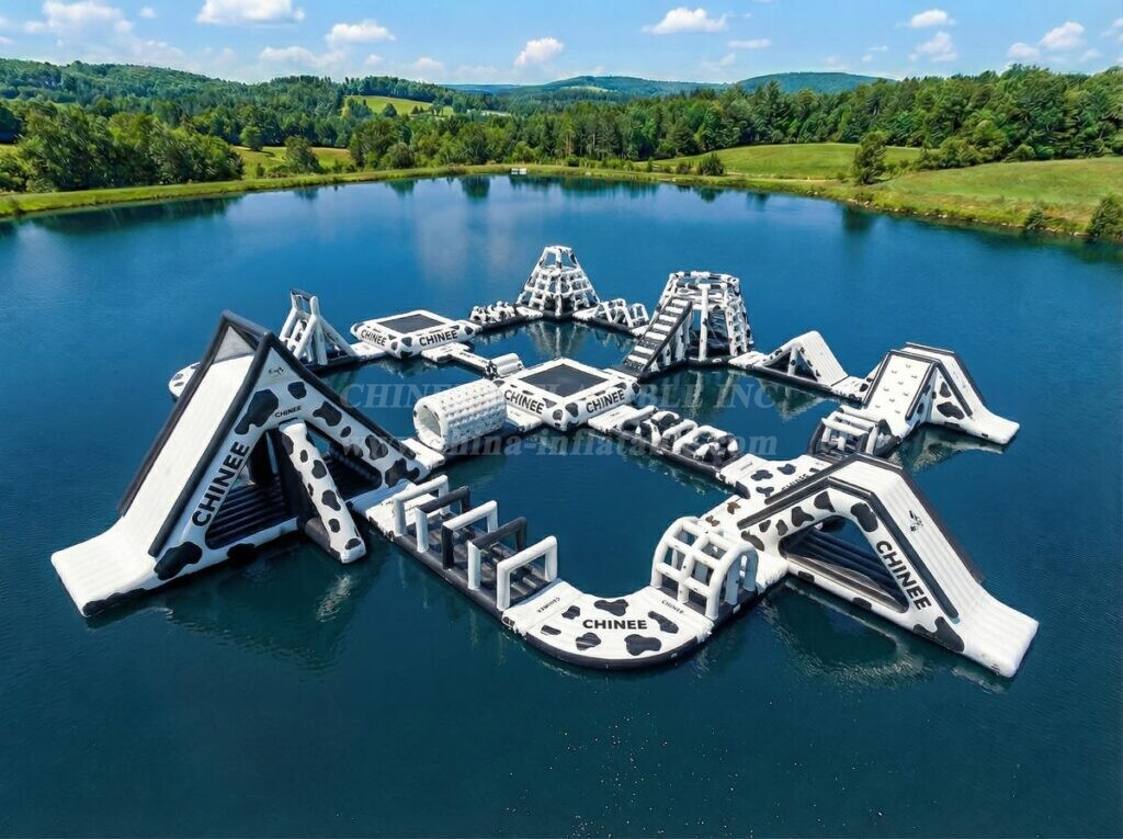 S769 Cow Theme Inflatable Water Park
